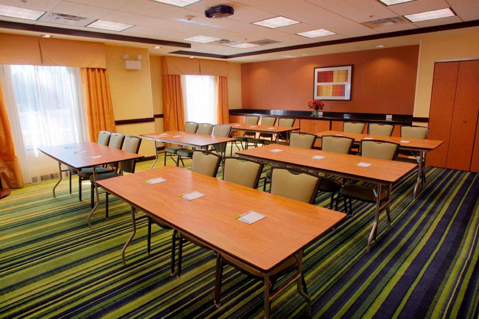 Fairfield Inn & Suites Milledgeville Konforlar fotoğraf